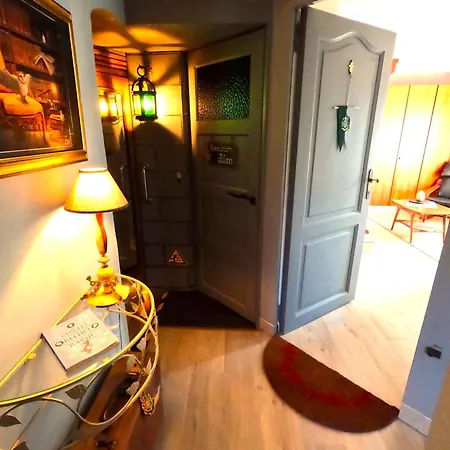 Aux Deux Amis ホームステイ *