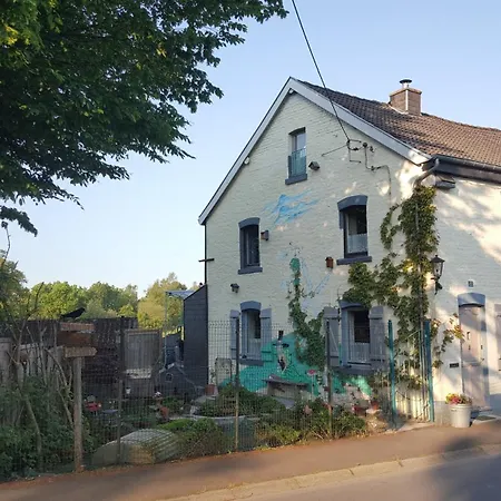 Aux Deux Amis בית אירוח *