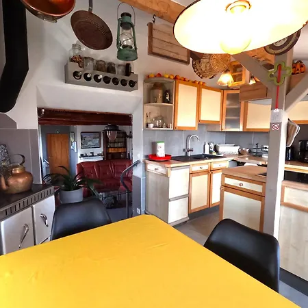 Aux Deux Amis * スタヴロ