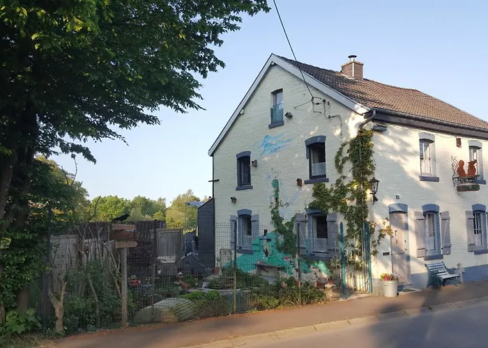 Aux Deux Amis בית אירוח *