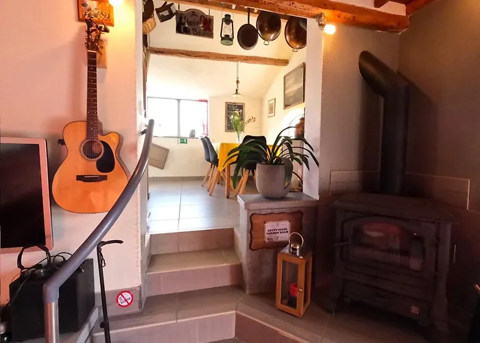 Aux Deux Amis בית אירוח *